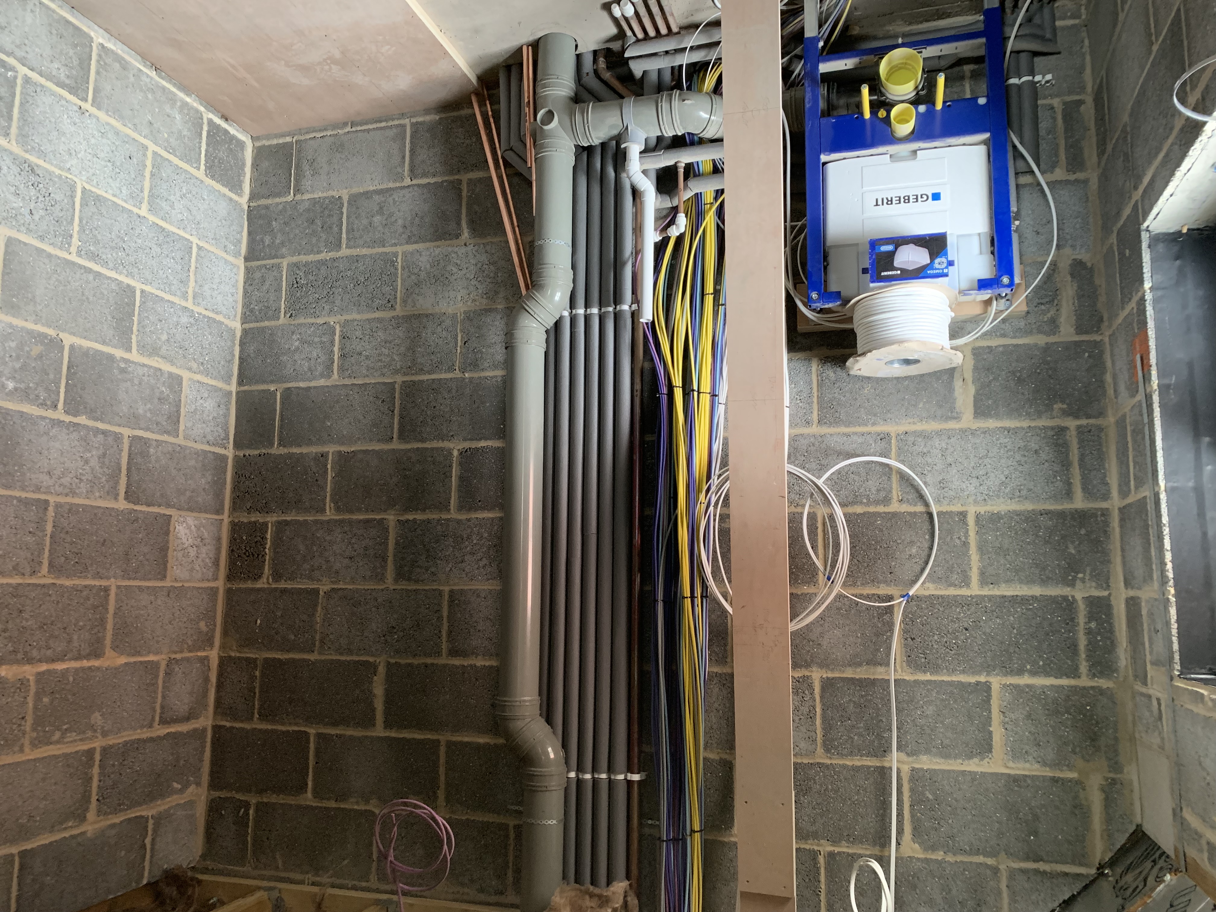 Radiator and heating control installation